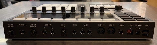 Native Instruments - MASCHINE PLUS 2